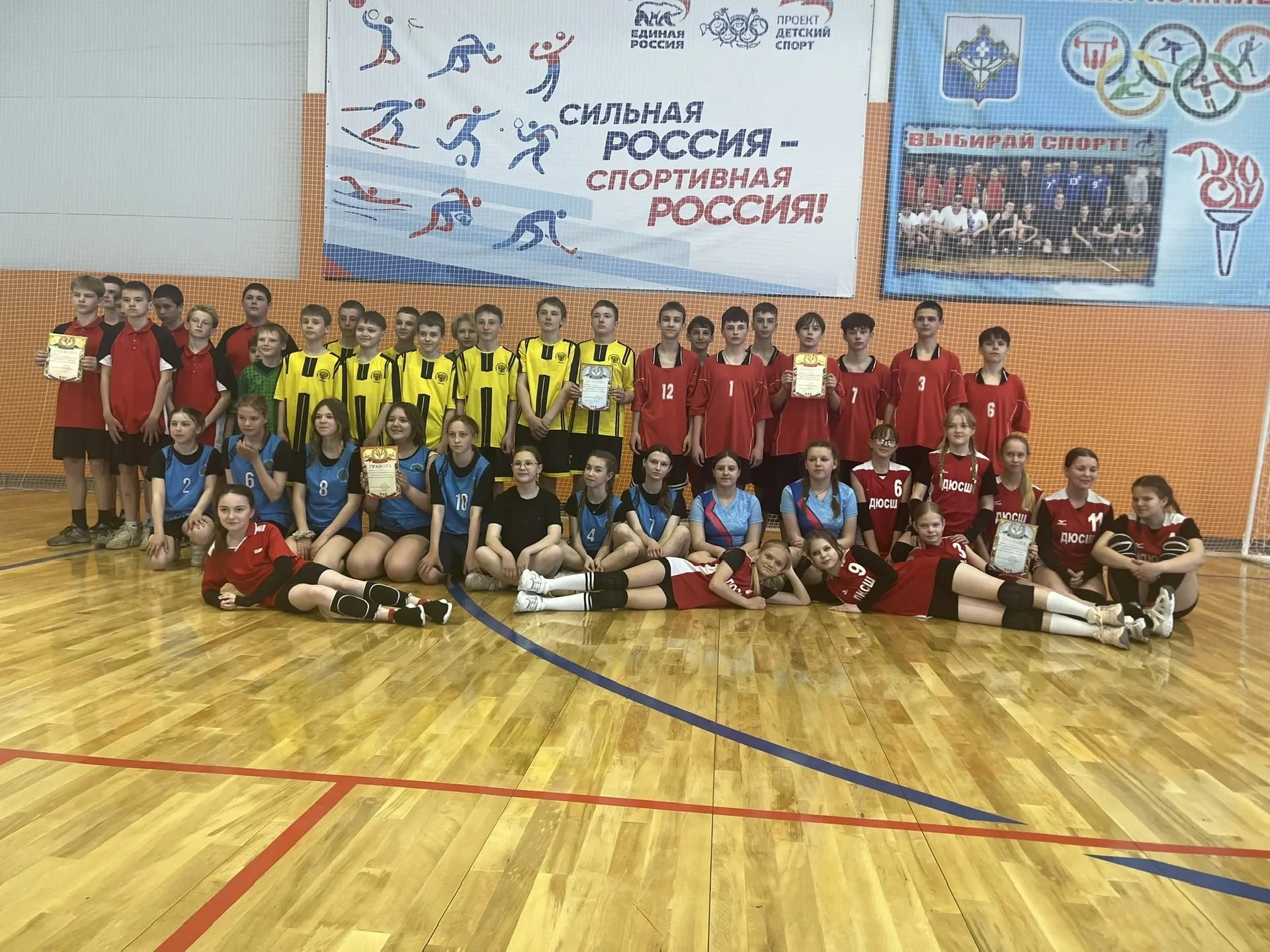 5 мая в ФОК «Елань» села Елань-Колено состоялись соревнования по волейболу, посвящённые Дню Победы в ВОв.