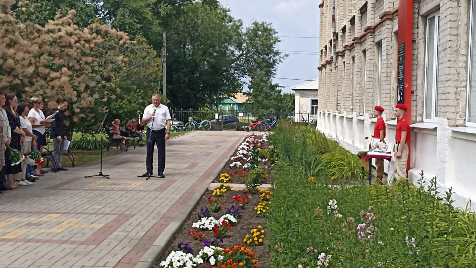 В Елань-Коленовской средней общеобразовательной школе №1 установили мемориальную доску Грачёву Александру Александровичу..