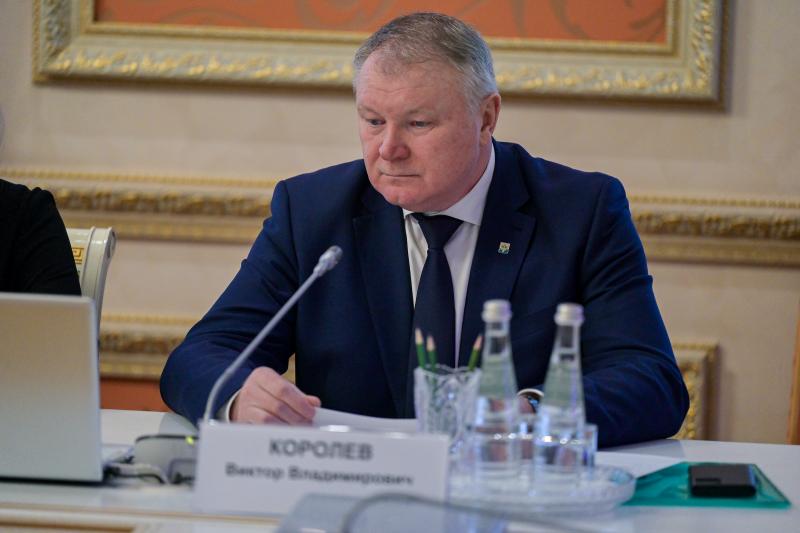 На совещании у Губернатора..
