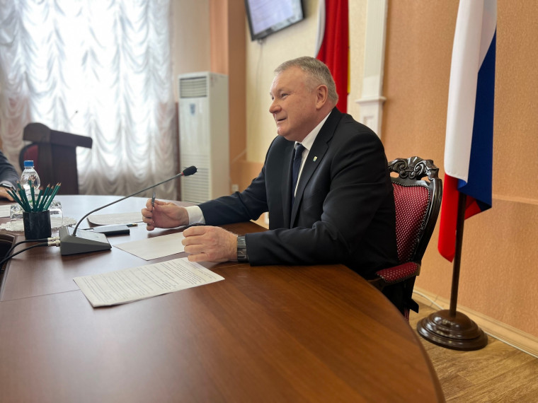 5 февраля глава Новохопёрского муниципального района Виктор Королёв провел расширенное совещание.. 5 февраля глава Новохопёрского муниципального района Виктор Королёв провел расширенное совещание..