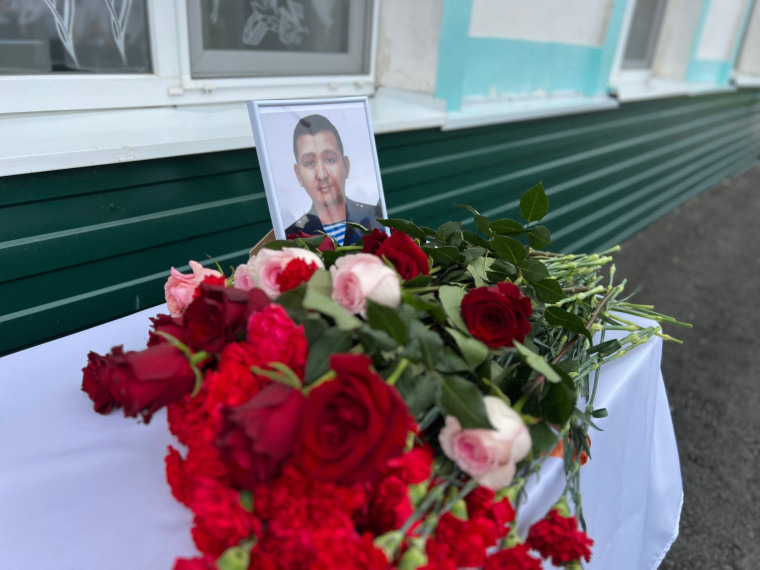 В Новохопёрской школе №91 открыли мемориальную доску в память о погибшем участнике спецоперации.. В Новохопёрской школе №91 открыли мемориальную доску в память о погибшем участнике спецоперации..
