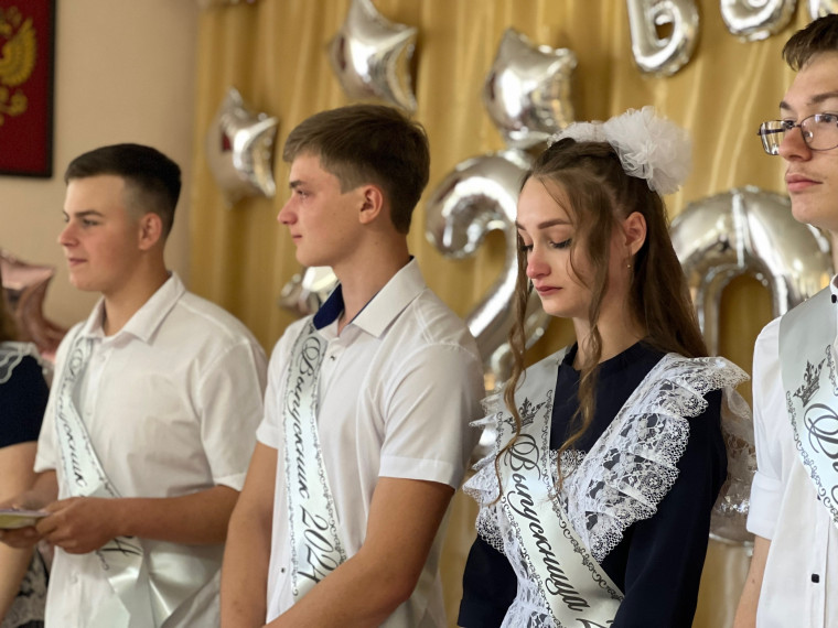 Последний звонок.. Последний звонок..