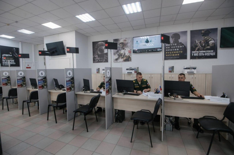 Правительство Воронежской области увеличило до 75 тыс. рублей выплаты воронежцам, которые помогают желающим поступить на военную службу.. Правительство Воронежской области увеличило до 75 тыс. рублей выплаты воронежцам, которые помогают желающим поступить на военную службу..